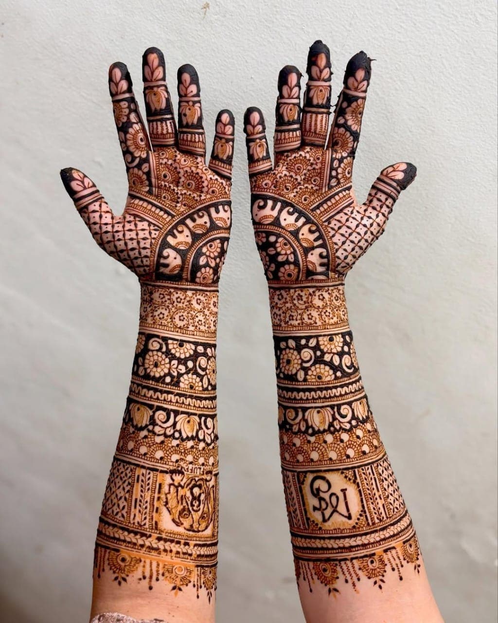 Arabic & Modern Design by Mehndi Marvel in Udaipur
